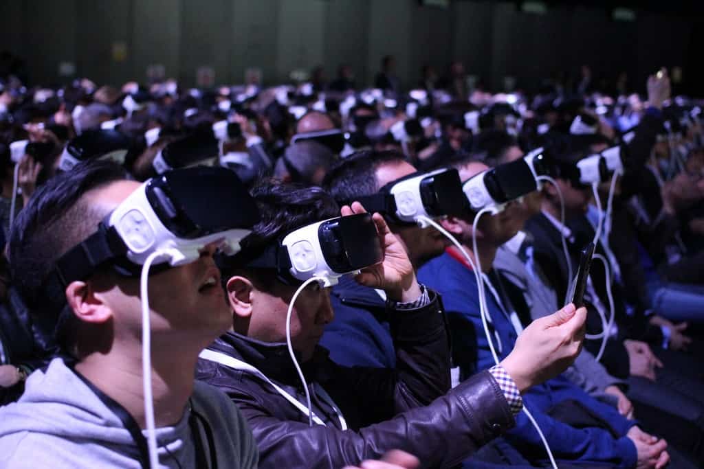 How Virtual Reality and Augmented Reality Will Change the Consumer Experience - 1