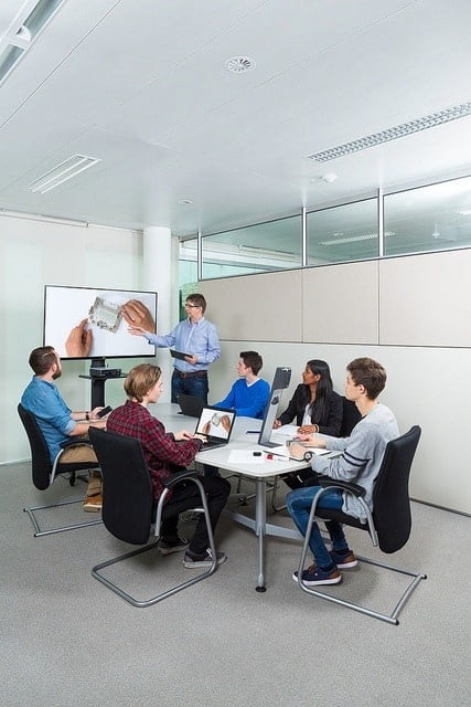 Art of Interruption: How to Break Up Lectures to Help Classroom Learners Stay Focused - 2