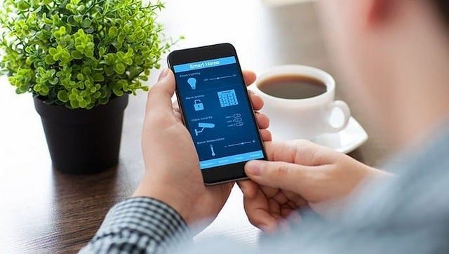 The Pros and Cons of Developing Apps for Mobile App Stores vs. Independent Distribution - 1