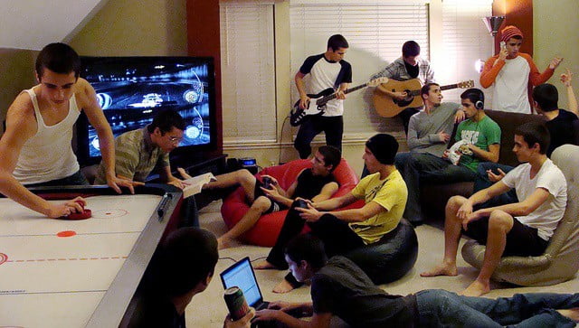 5 Electronic Must-haves for A Bachelor Pad - 1