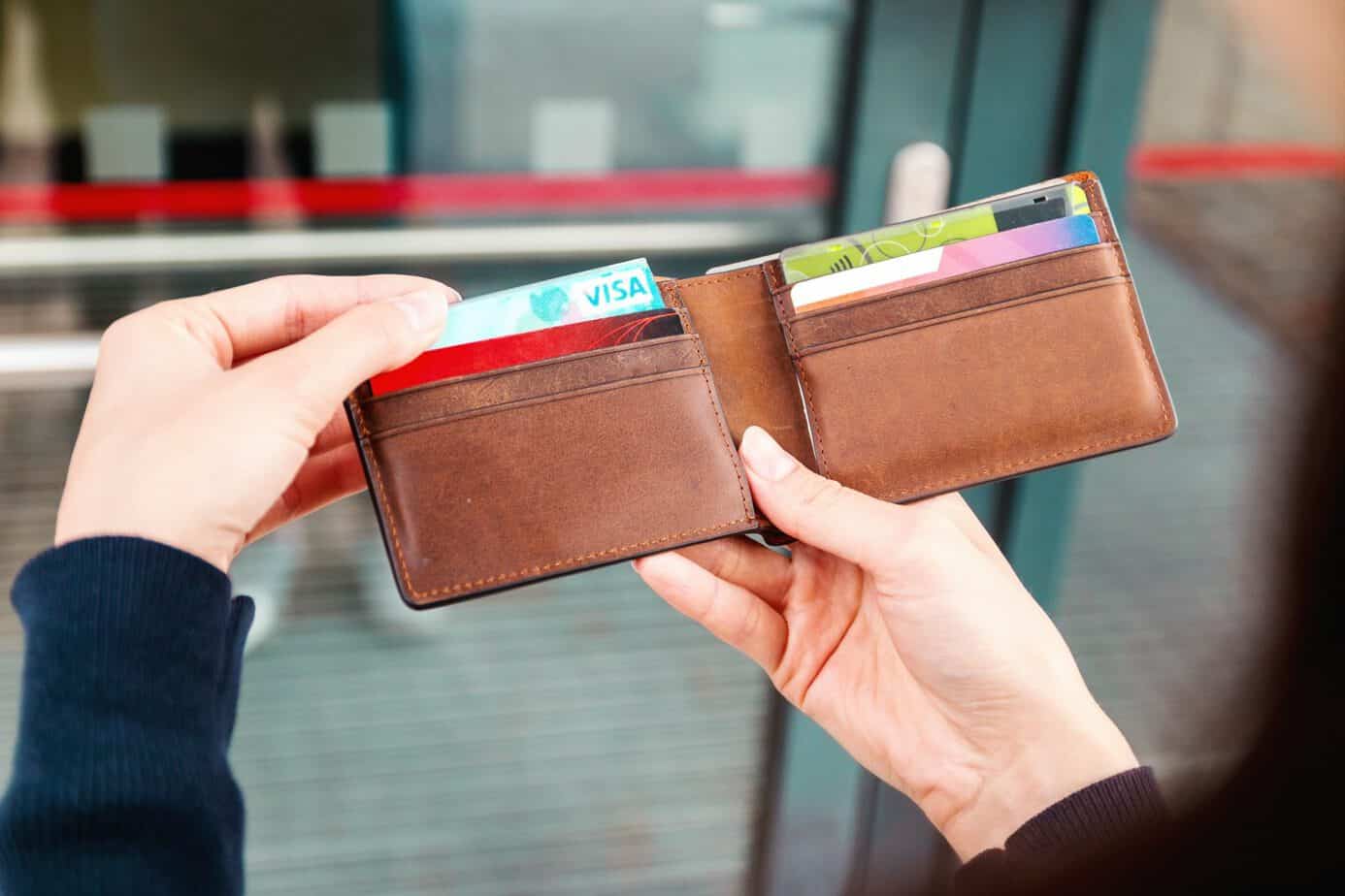 The 5 Best Minimalist Slim Travel Wallets - 2