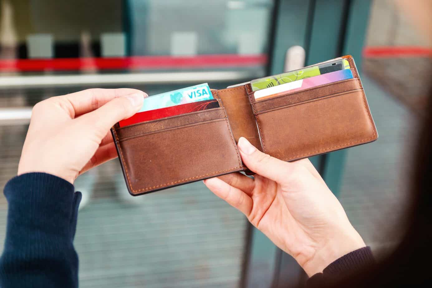 The 5 Best Minimalist Slim Travel Wallets - 1
