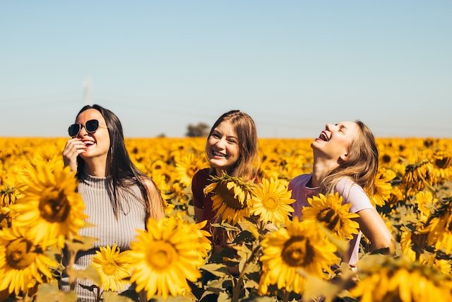 WHY YOU SHOULD KEEP YOUR CLOSEST CIRCLE OF FRIENDS - 1