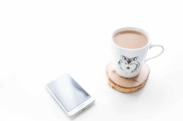 coffee-mug-smartphone-desk