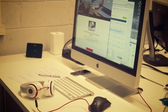 creative-apple-desk-office (3)