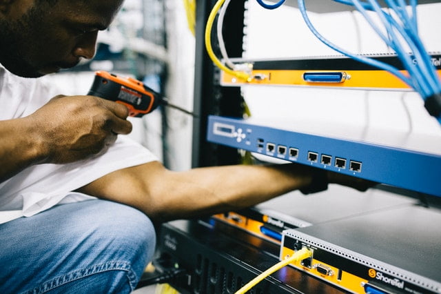 Can you use an electric screwdriver when repairing electronics? - 1