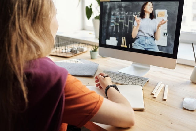 Top 5 Business Industries Online Learning Technology Are Affecting  - 1