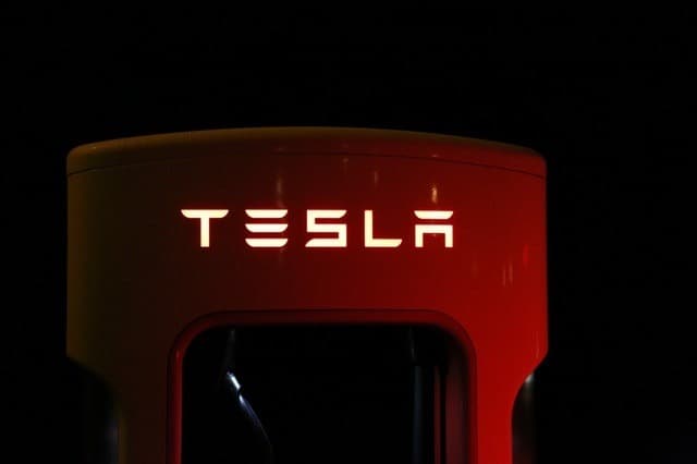 Apple Co-Founder says Tesla is the Next Big Thing - 1