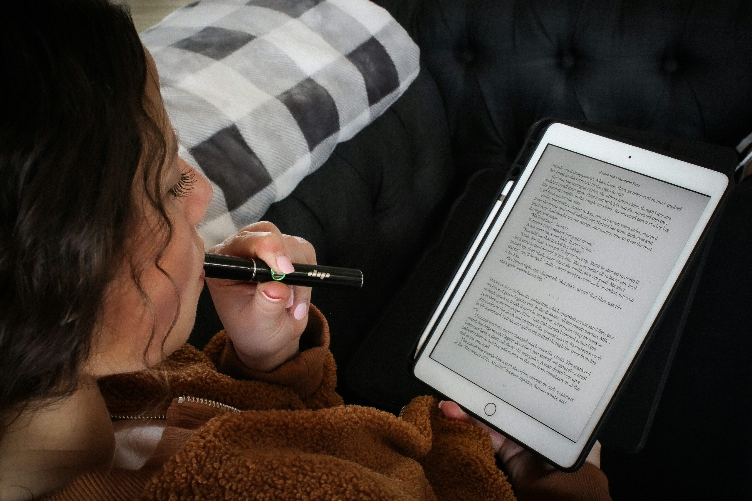 Reading on the Go: How Short Sessions and Screens Are Redefining the Modern Book Habit - 1